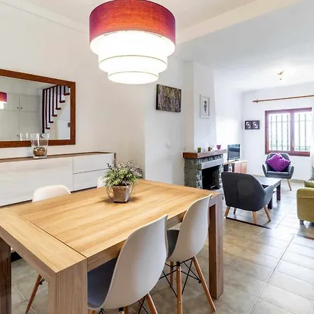 Cases Blanques 48 Casa Con Jardin Privado Χιρόνα