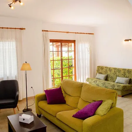 Hébergement de vacances Cases Blanques 48 Casa Con Jardin Privado Gérone