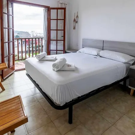 Hébergement de vacances Cases Blanques 48 Casa Con Jardin Privado Gérone