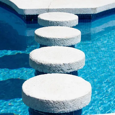 Cases Blanques 48 Casa Con Jardin Privado * Gerona